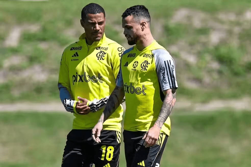 De la Cruz e Michael em treino do Flamengo — Foto: Marcelo Cortes / CRF