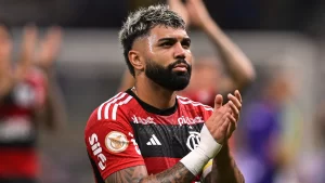 GabiGol no jogo do Flamengo aplaudindo 