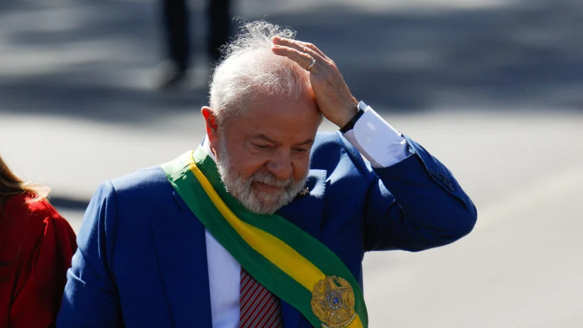 Lula Sofre Acidente Doméstico e Cancela Viagem para a Rússia